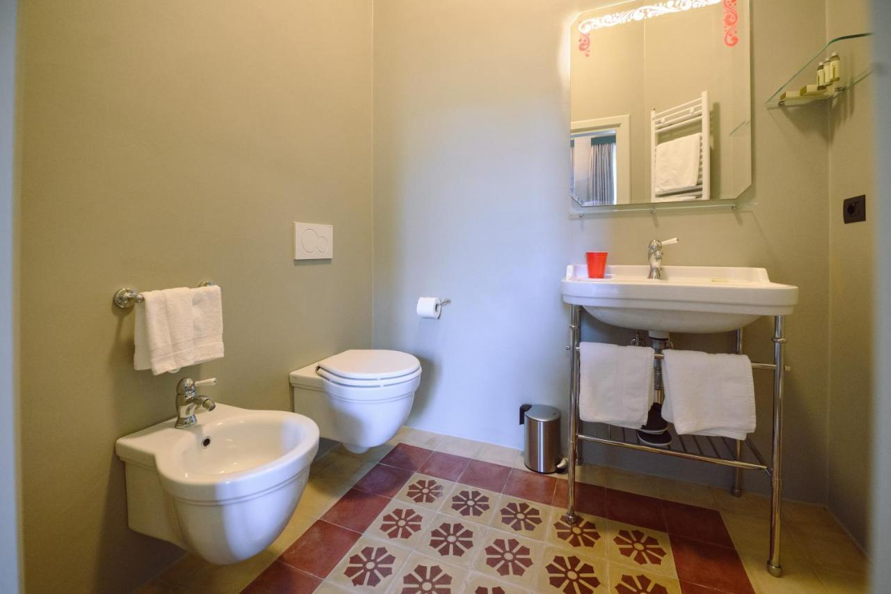 Palazzo Froussard B&B And Living Лука Екстериор снимка