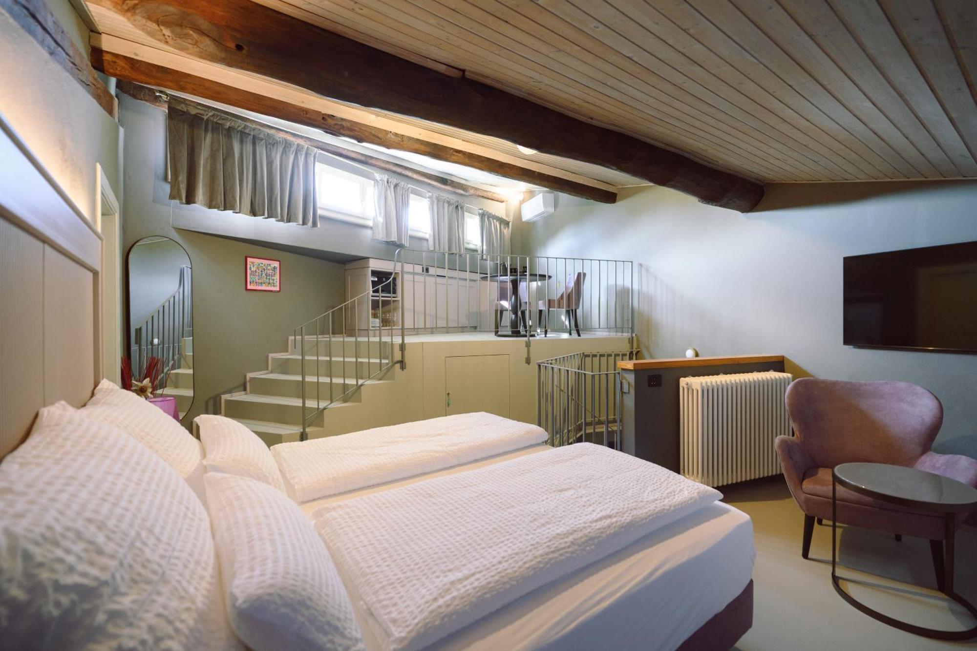 Palazzo Froussard B&B And Living Лука Екстериор снимка