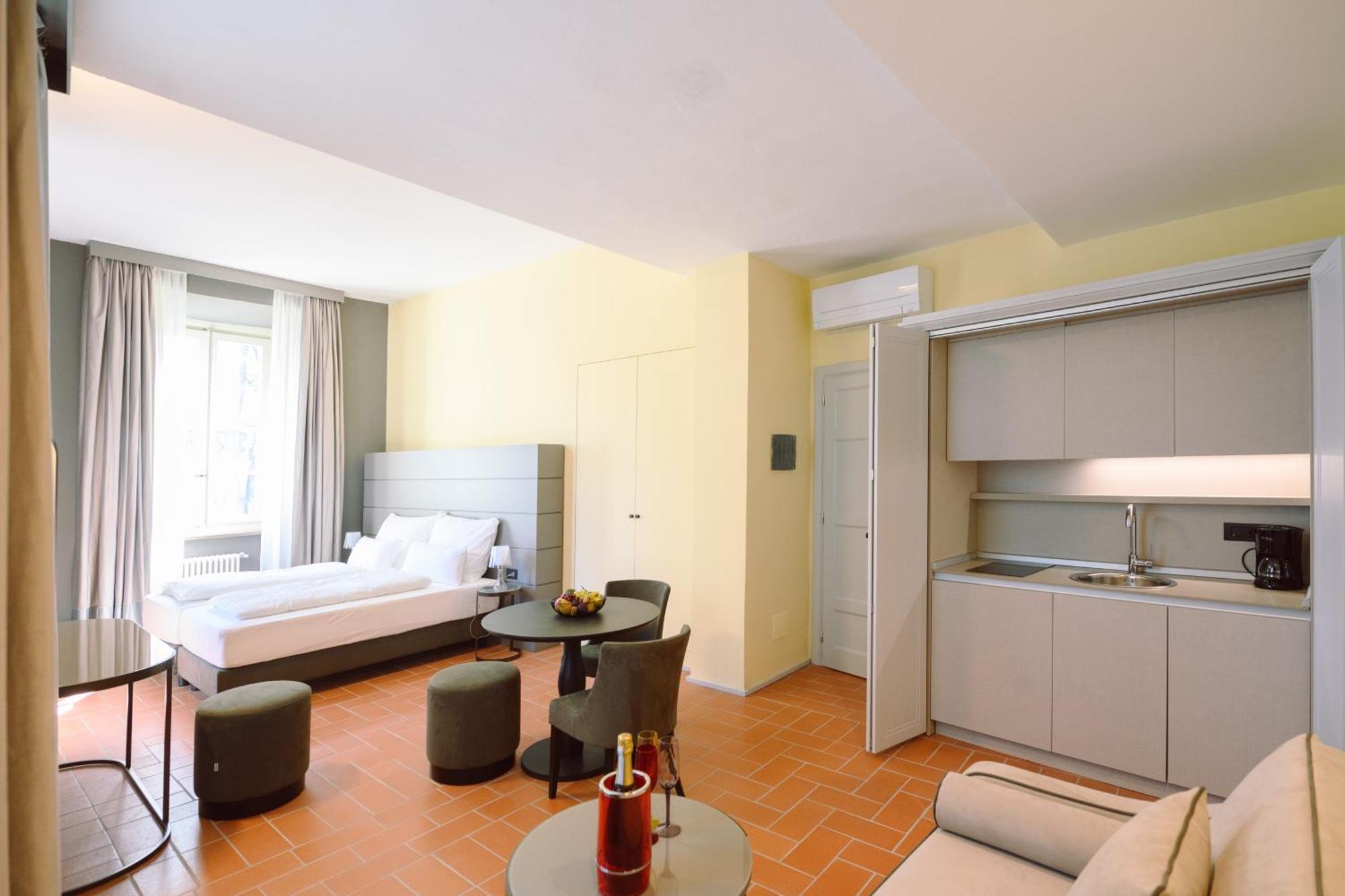 Palazzo Froussard B&B And Living Лука Екстериор снимка