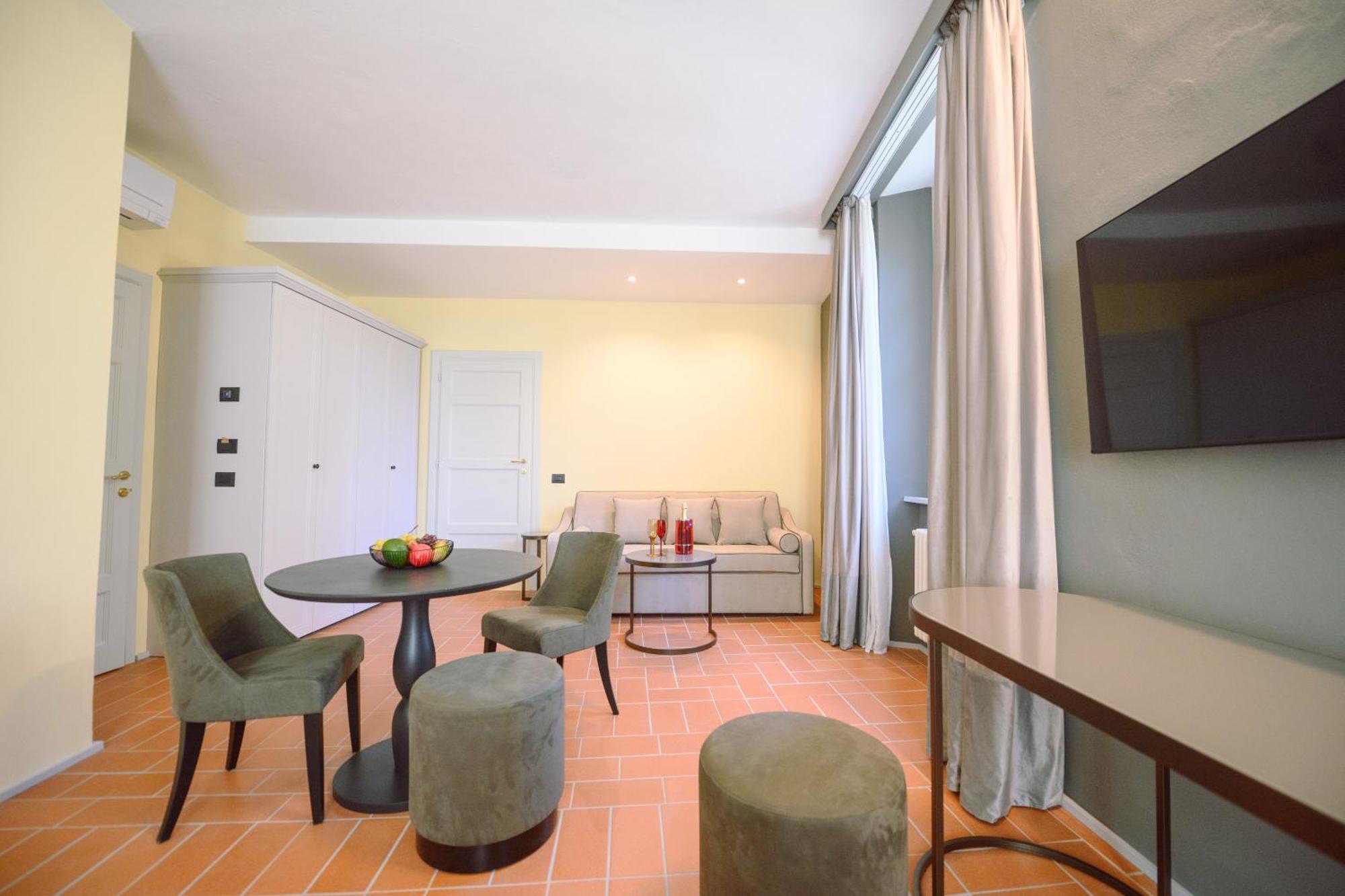 Palazzo Froussard B&B And Living Лука Екстериор снимка